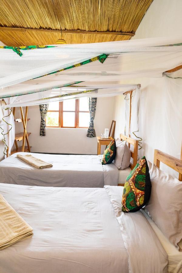 Isunga Lodge Kibale National Park ภายนอก รูปภาพ