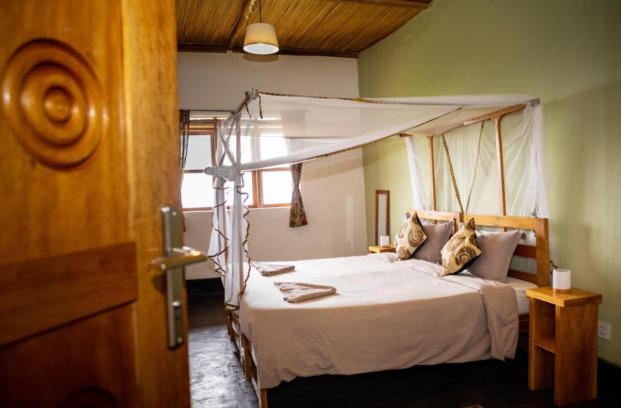 Isunga Lodge Kibale National Park ภายนอก รูปภาพ