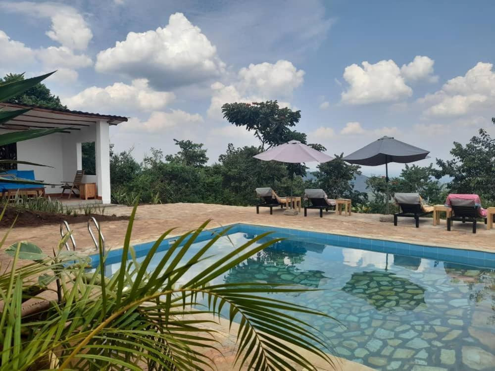 Isunga Lodge Kibale National Park ภายนอก รูปภาพ
